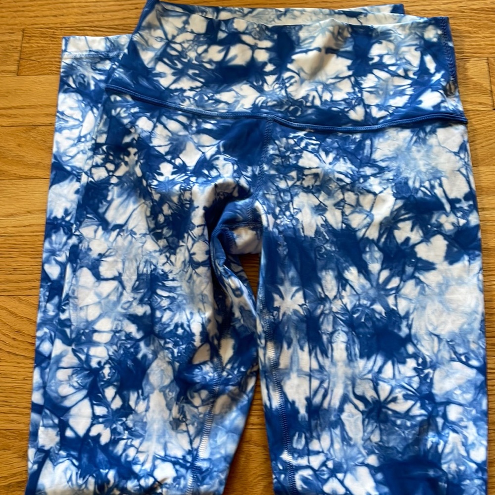 Lululemon leggings size 6
